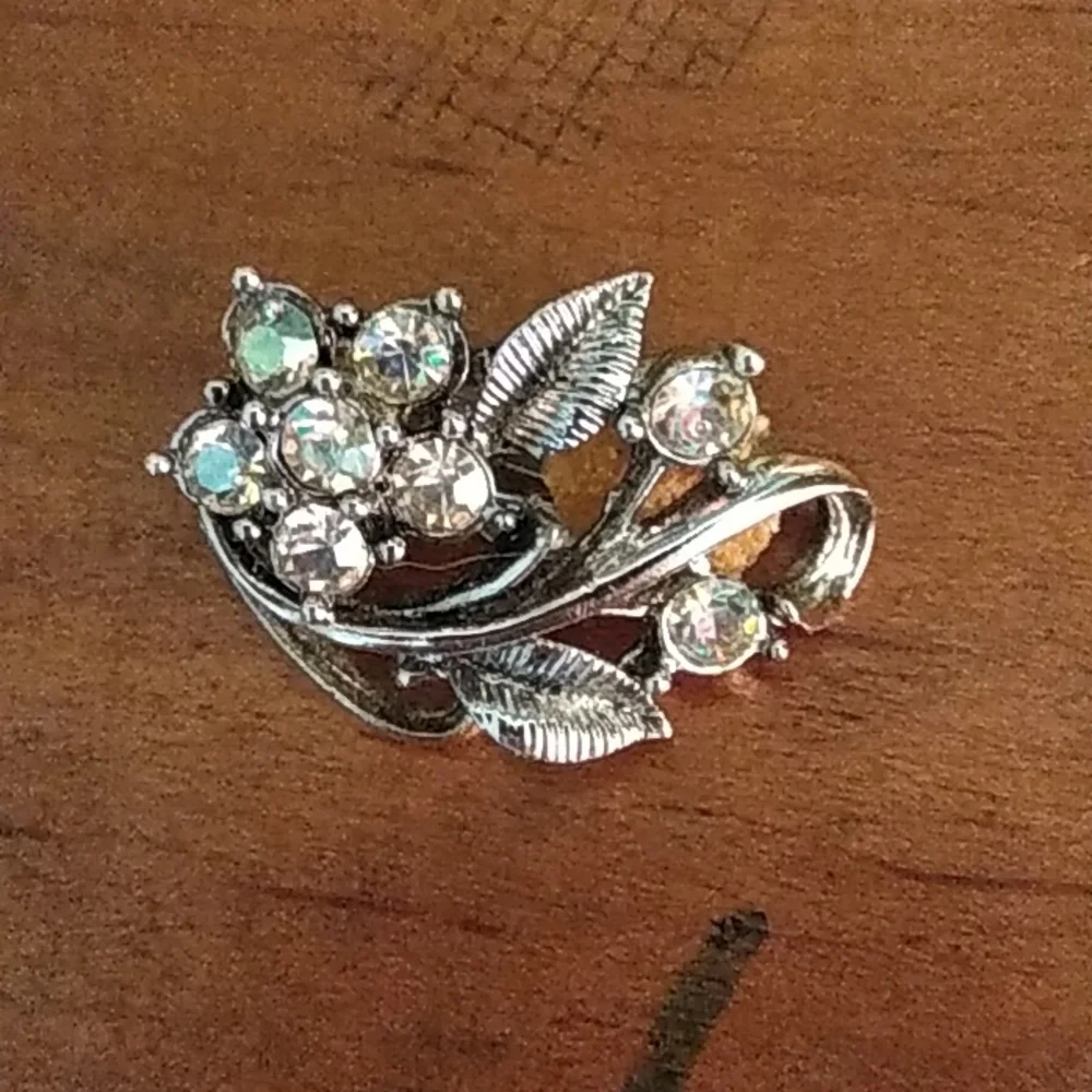 Clip Earring Bundle - Picture 2 of 7
